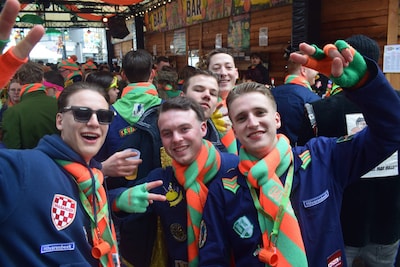 Sjoert daor! Dit is het stadsembleem van Kruikenstad 2026