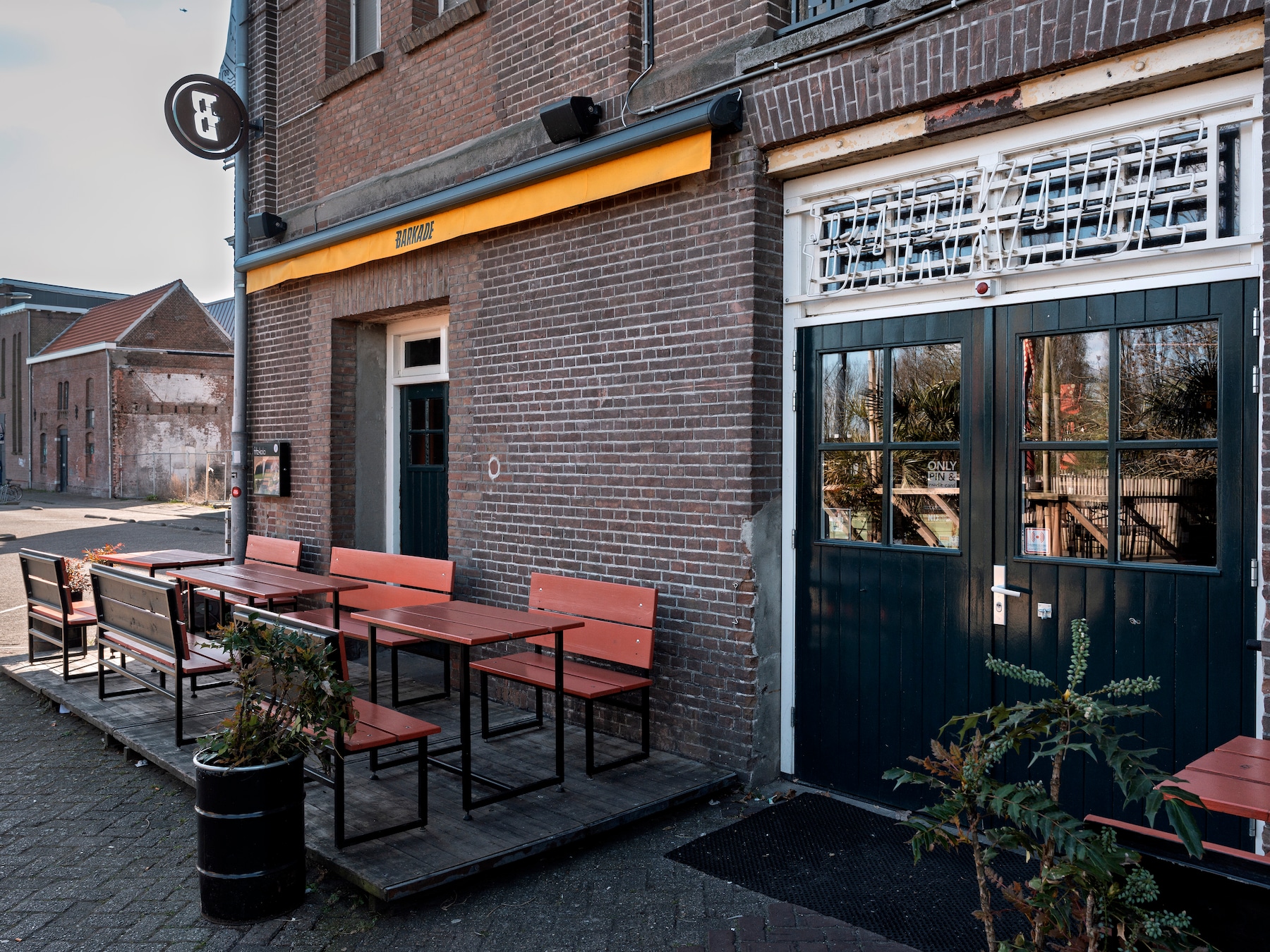 Horeca aan Tramkade in Den Bosch mag ’s nachts langer geopend zijn: ‘Hier ben ik al een jaar mee bezig geweest’ 