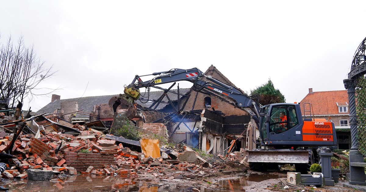 Jan evacueert tóch maar z’n schoonmoeder vanwege de brand in Villa Maasdonk