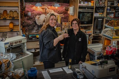 Historisch buurtwinkeltje blijft behouden voor Leenderstrijp: Carlie van Dijk neemt stokje over