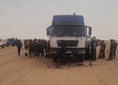 49 mensen sterven van dorst na pech met vrachtwagen in Sahara, twee mannen bereiken na 50 kilometer hulp
