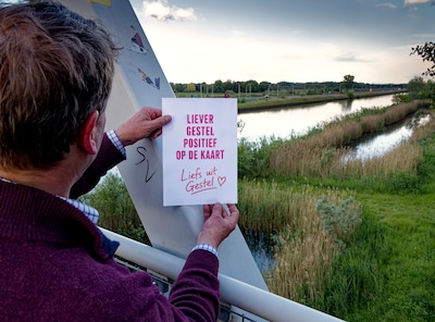 Klaar met ‘vuilspuiterij’ rondom azc: nieuwe anonieme beweging ‘Liefs uit Gestel’ laat ander geluid horen