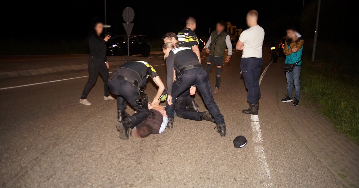 Botsing tussen twee auto's loopt uit op aanhouding met verzet op N267 bij Heesbeen