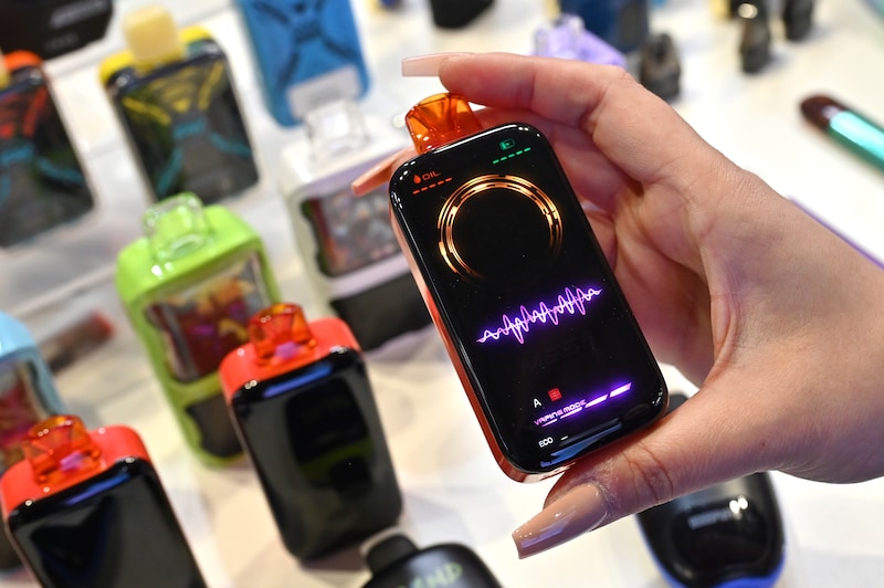 Met elke hijs verdien je een punt: 'Smartvape introduceert nicotine aan  9-jarigen' | Regio | BD.nl