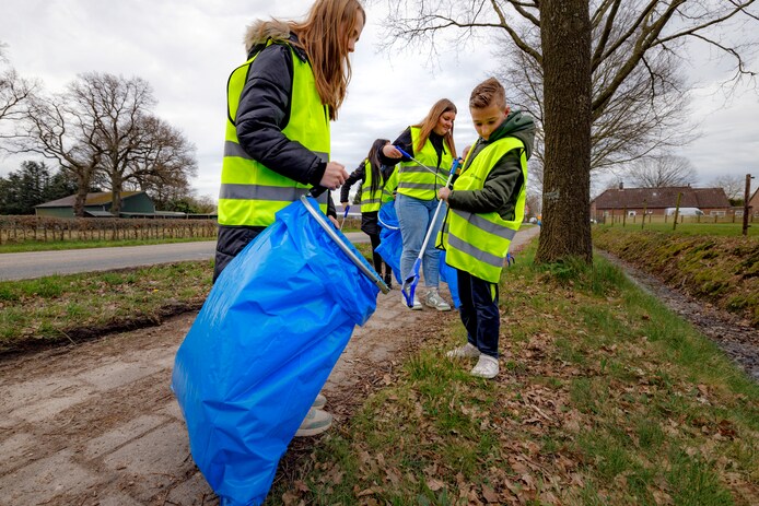 Vrijwilligers aan de slag tijdens Landelijke Opschoondag: ‘Het milieu ...