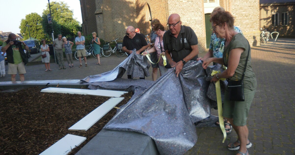 Macharens dorpsproject op Kerkplein onthuld