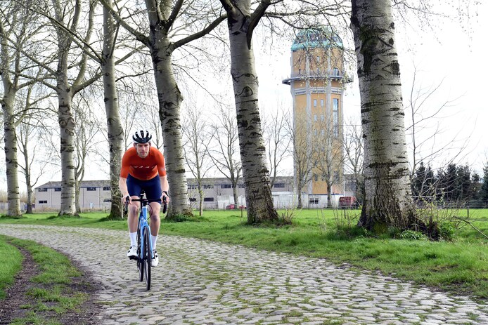 Joost van Beijsterveldt is gefascineerd door kasseien en heeft ook een website met alle kasseistroken in Nederland en België.
