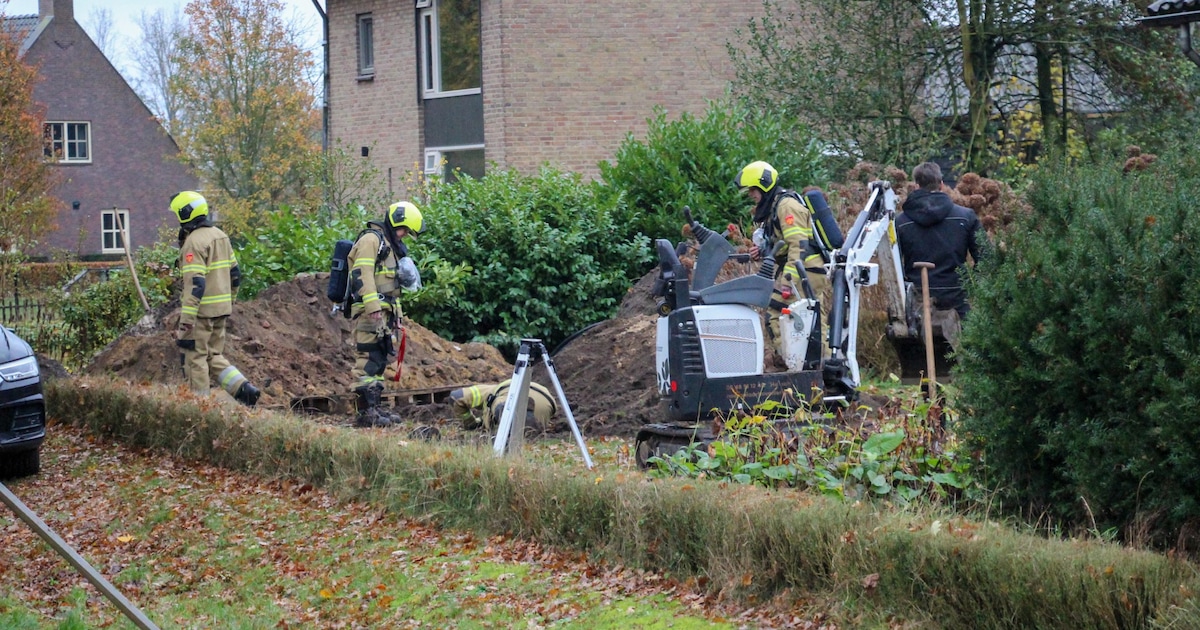 Gasleiding geraakt met kleine graafmachi­ne in voortuin Heesch