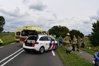 Auto in botsing met groep fietsers in Zeeuws-Vlaanderen: dri