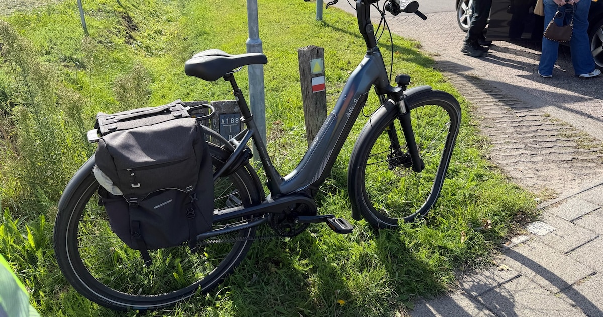 Fietsster en auto botsen in Volkel, vrouw raakt lichtgewond