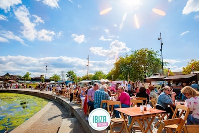 Festival brengt Ibiza naar Helmondse binnenstad: markt, dj’s en singer-songwriters