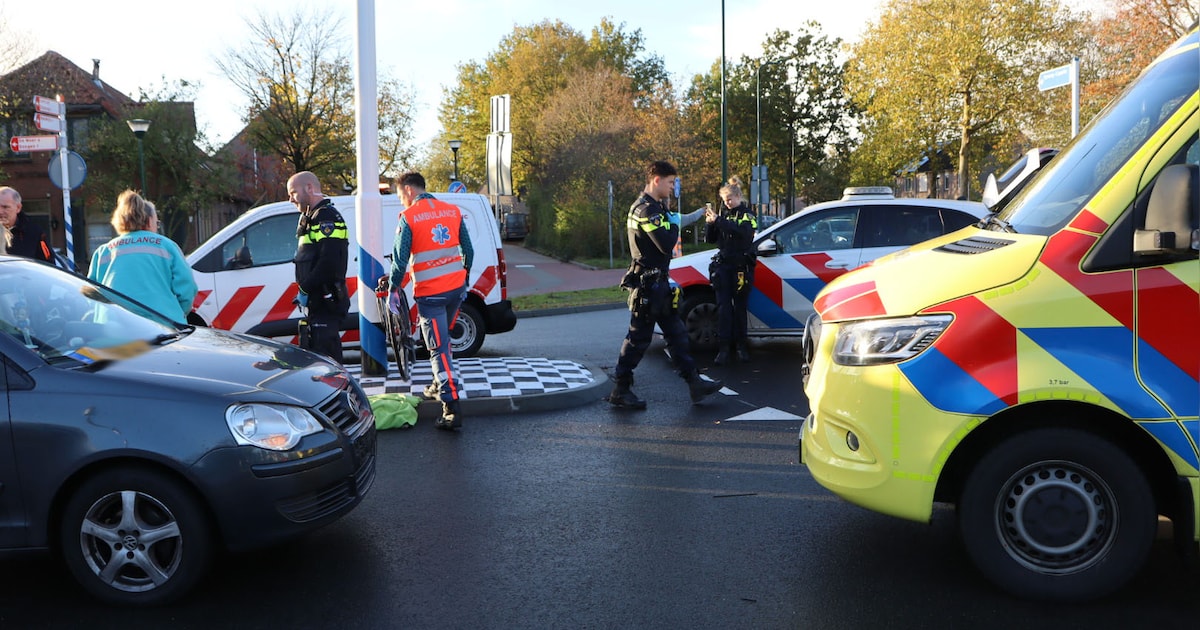 Fietser komt in botsing met auto bij rotonde in Kaatsheuvel, slachtoffer lichtgewond | 112 nieuws Lo