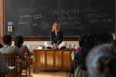 Julia Roberts raakt in rol als leraar verzeild in seksschandaal: ‘Dankzij mijn dochter stond ik niet voor gek’