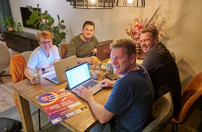 Gezonde spanning met droge, onderuitgezakte sidekick: nieuwe dorpsquiz Slimste Mens van Mariaheide