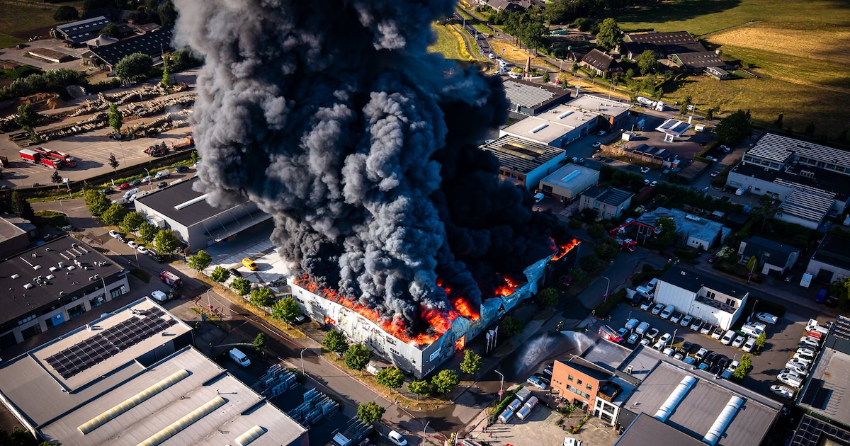 Pand in Udenhout niet meer te redden door uitslaande brand, buurtbewoner schrikt enorm: ‘We hebben e