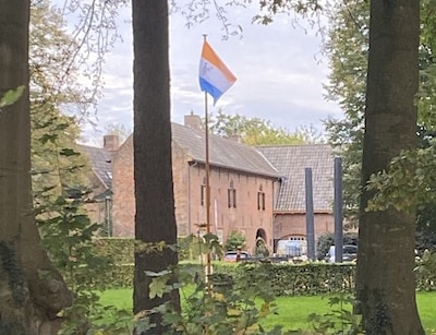 Verontwaardiging om prinsenvlag bij Brabants kasteel: ‘Extreemrechtse associaties’