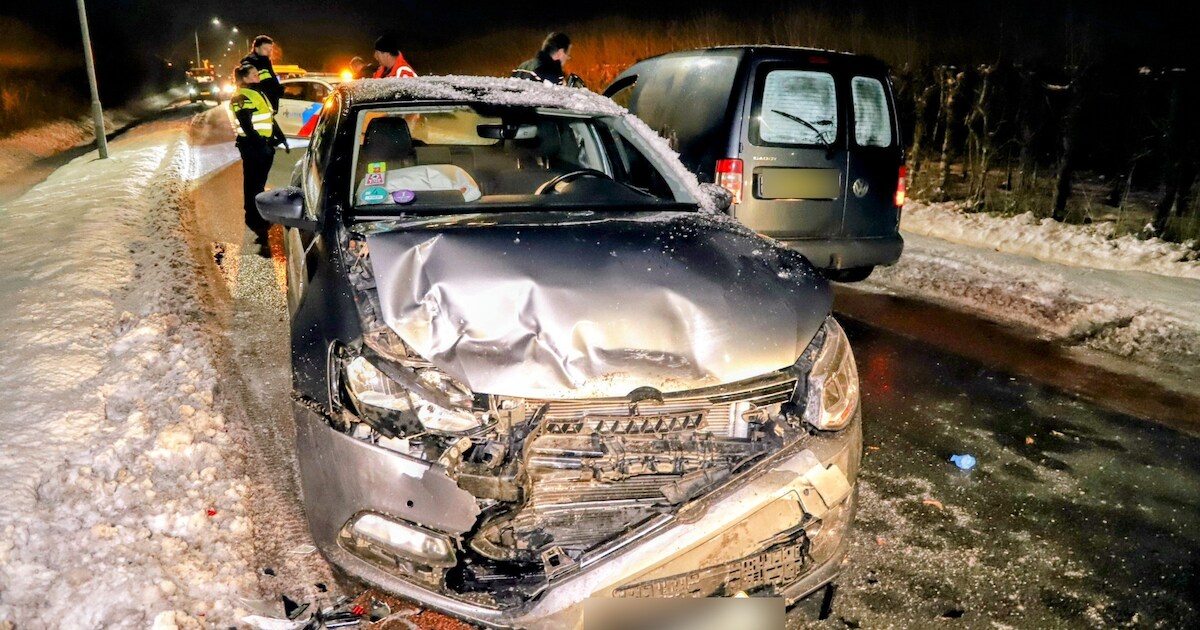 Twee voertuigen beschadigd bij ongeval in Wadenoijen
