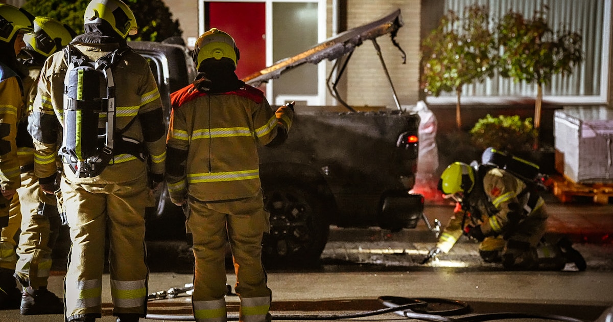 Pick-up brandt uit in Drunen, vermoedelijk in brand gestoken