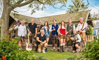 Nuenense feestband Nünentaler Schürzenjäger warmt op voor jaarlijkse trip naar après-ski in Oostenri