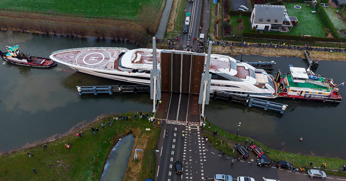 Centimeterwerk: 'Zo doorkruist dit gigantische schip een Brabants dorpje’ | Brabant | bd.nl