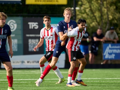 Eerst golfen, daarna even de spits van PSV uitschakelen: ‘Voetballen moet je niet te serieus nemen’