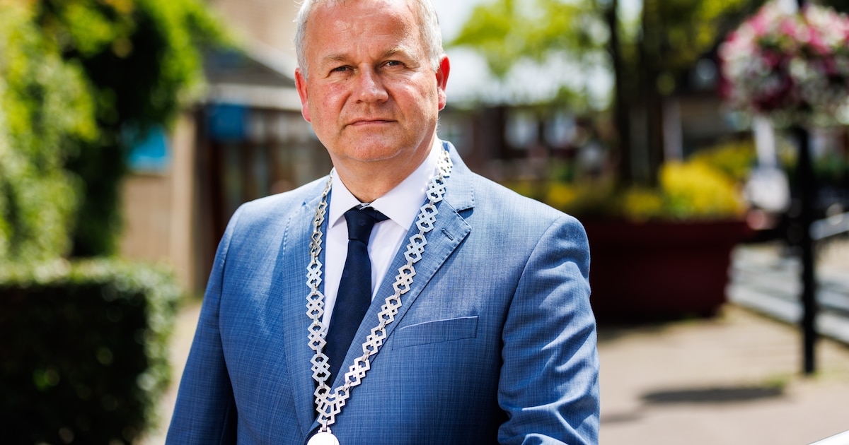 Matrasrecyling niet brandveilig in Riel: burgemeester legt bedrijf stil