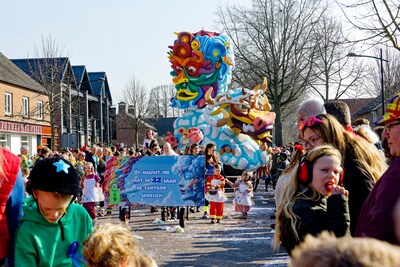 Duizenden bezoekers langs de route van Schaijk: waarom is deze carnavalsoptocht zo populair?