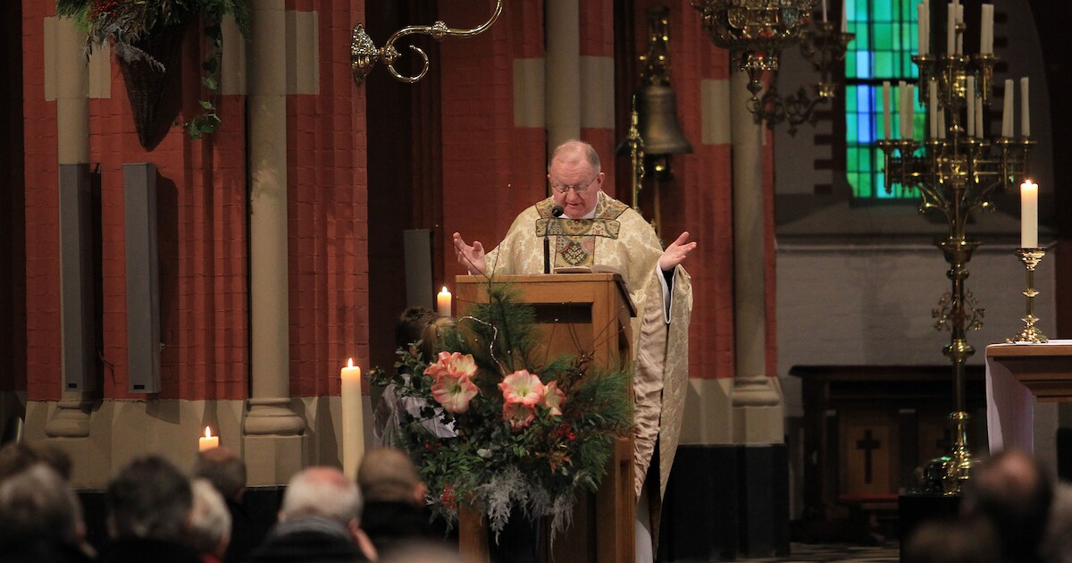 Omstreden priester Van Roosmalen invaller in kerken Geffen en Vinkel
