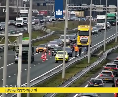 Twee auto’s botsen op A2 bij Eindhoven, flinke file lost na een uur op