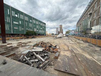 En wéér gaat het 18 Septemberplein op de schop, problemen met tegels en ondergrond niet aangepakt