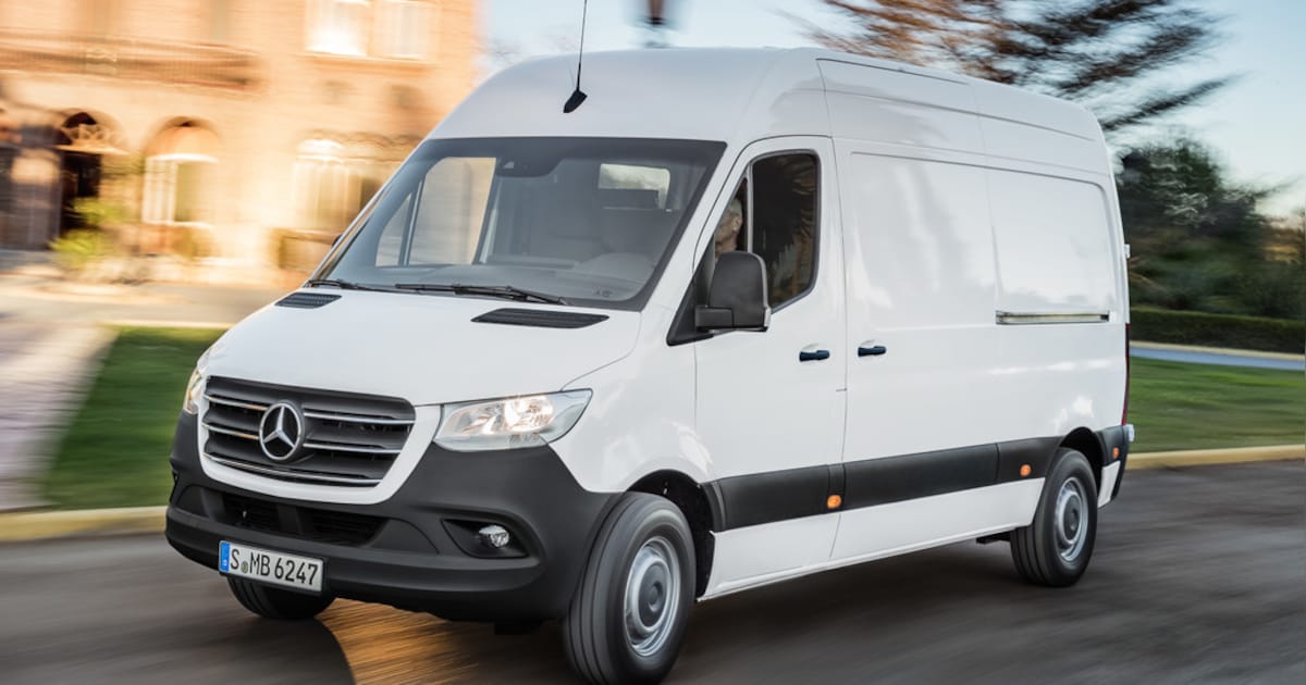 Koerier laat bestelbus even staan, dief gaat ermee vandoor en ...