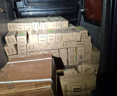 Agenten vinden honderden kilo’s aan lachgas-ampullen in verlaten bestelbus in Oudenbosch