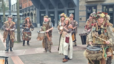 Percussie van u’MTATA in Eindhoven voor overleden Cas