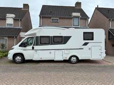 Buren klagen over 7,38 meter lange camper voor huis: ‘Het is
