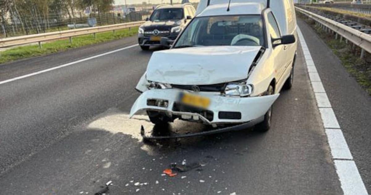 Lange file na ongeval op A27 bij Keizersveerbrug, linkerrijstrook dicht.