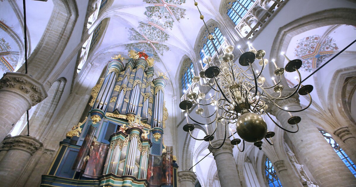 Nieuwe klanken uit de Grote Kerk: 450 noten met de hand ingedraaid ...