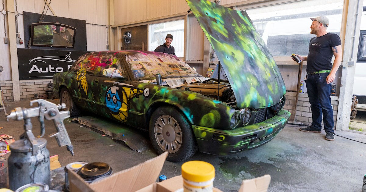 Graffiti-kunstenaars ‘funken’ in Boxtel antieke auto voor de ‘fun’ op ...