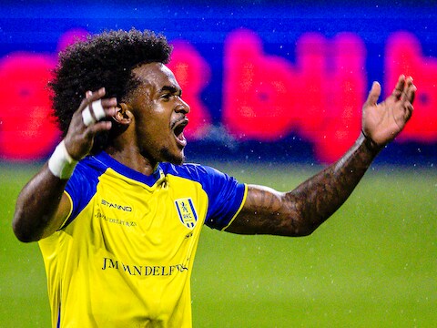 Arbitrale dwaling helpt RKC aan tweede zege op Cambuur en plekje in volgende ronde