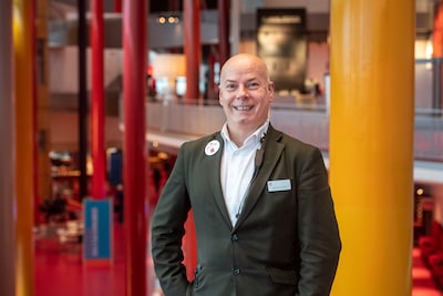 Het Chassé Theater bestaat 30 jaar en Mike werkt er al die jaren al: ’Het is hier nooit stil’