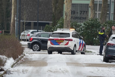 Politie vindt verdacht pakket bij gesloten woning in Oosterhout, straat wordt geteisterd door explos