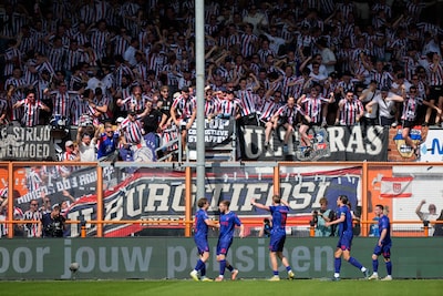 LIVE | Wat gebeurt er hier in Volendam? Willem II verdubbelt de voorsprong en is virtueel terug in de Eredivisie