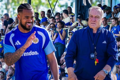 Brassband, tropische temperaturen en veel lol bij Curaçao in Noordwijk: ‘Iedereen lacht, dat is niet voor niks’