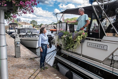 Deze camping drijft op het water en heeft zelfs een ‘directeur dierentuin’