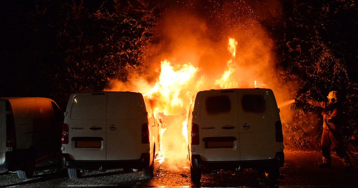 Politie linkt tientallen branden in Breda aan ‘dixi-pyromaan’: ook auto’s gaan in vlammen op