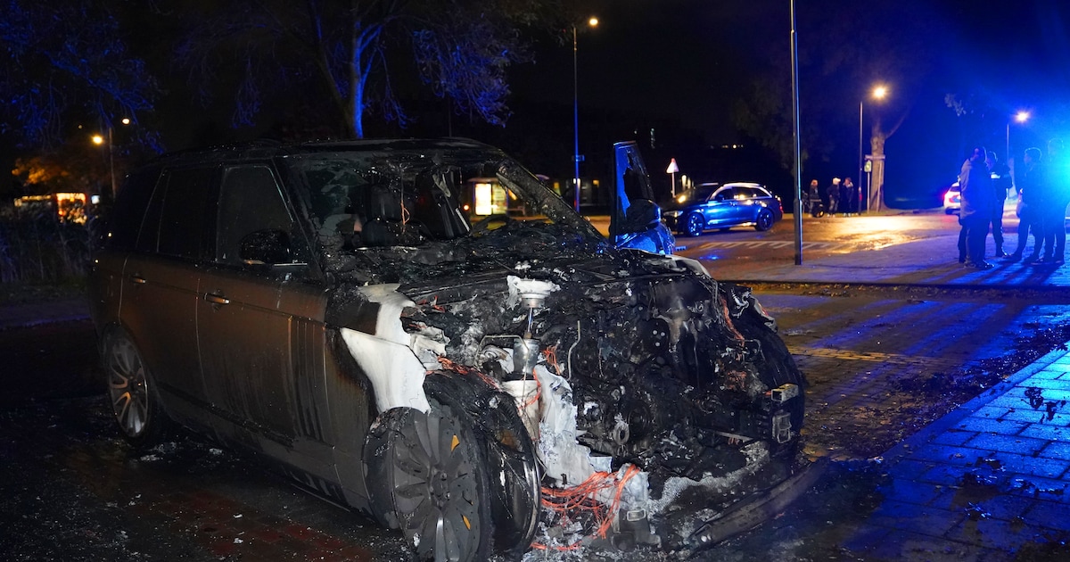 Range Rover vliegt in brand in Den Bosch op plek waar woensdag een explosief werd gevonden