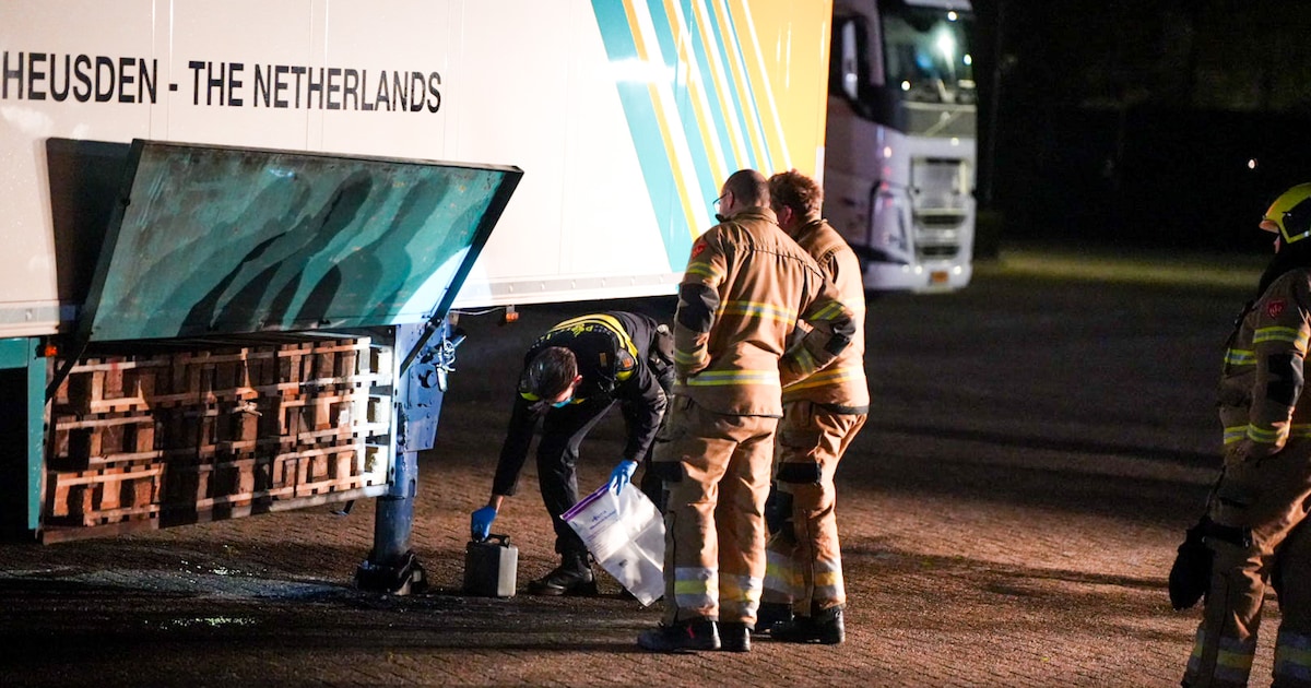 Vrachtwagen in brand gestoken op industrieterrein, vermoedelijk wraak na verkeersruzie