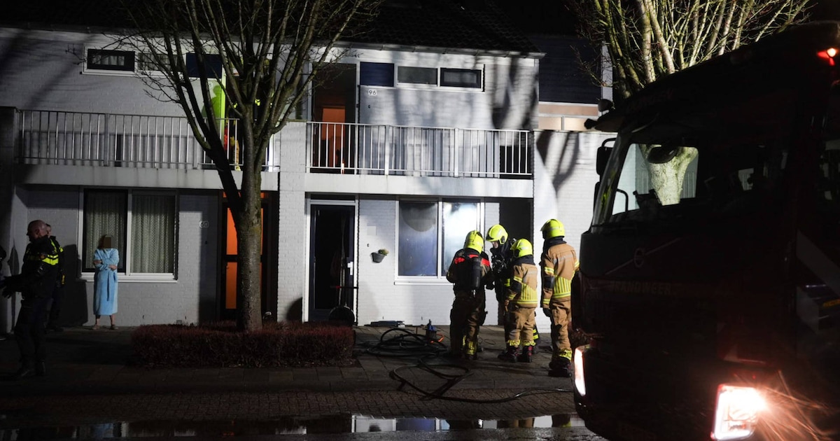 Bewoonster zwaargewond bij woningverwoestende brand in Dongen