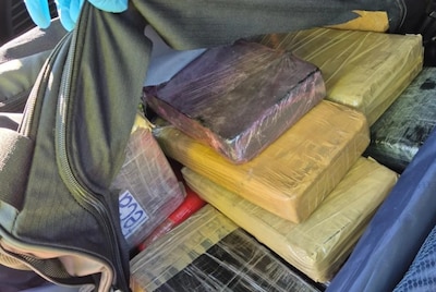 Grote drugsvangst op A67 bij Eindhoven. 24 kilo heroïne in één koffer