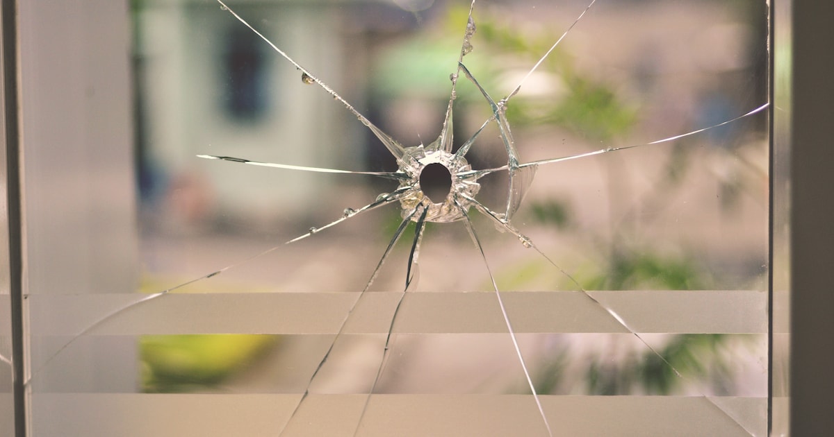 Brabantse volkszanger (55) schiet op huis voormalige vrienden: ‘Dat jij dit deed, één dag voor onze 