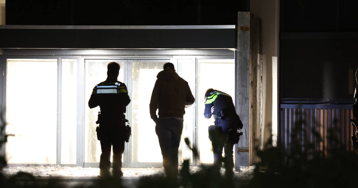 Politie onderzoekt explosie bij beoogd azc in Engelen: roet aan de deur, vloeistof op de grond
